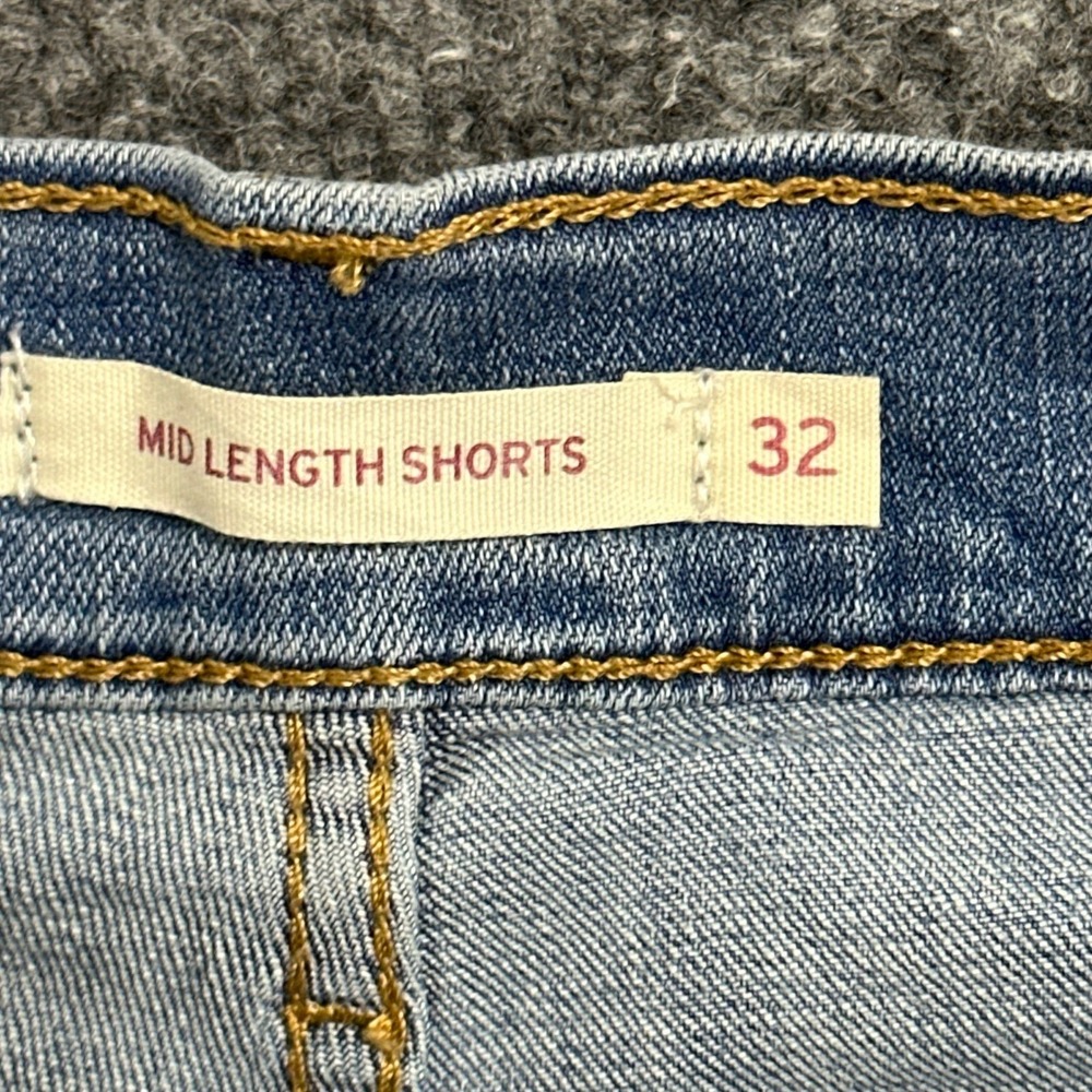 Levi's Shorts Womens Size 32 Blue Denim Mid Length Casual Light Wash Stretch - Picture 6 of 9
